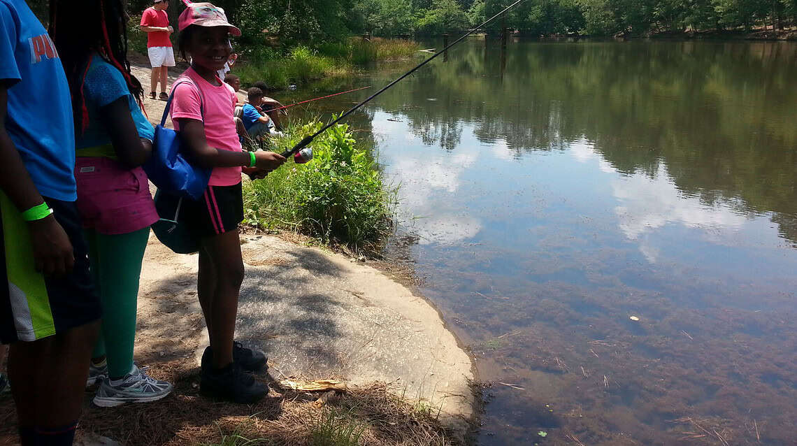 https://arabiaalliance.org/wp-content/uploads/AMHAA-YMCA-Summer-Campers-Fish-at-Arabia-Lake-1-1140x640.jpg