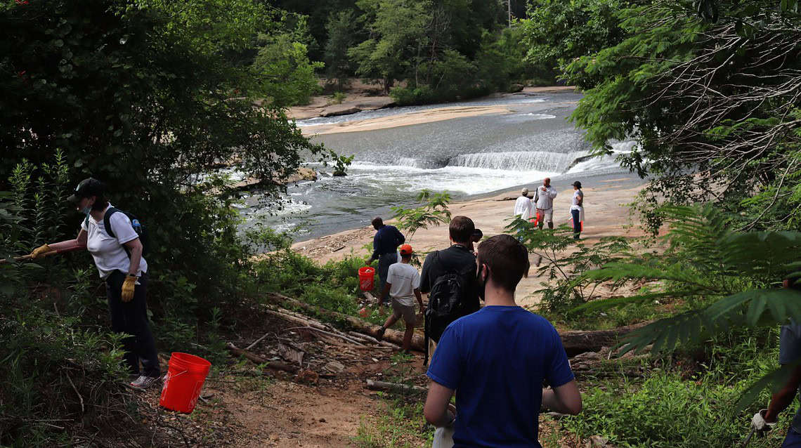 Citizens of Georgia Power Volunteers Clean Up South River